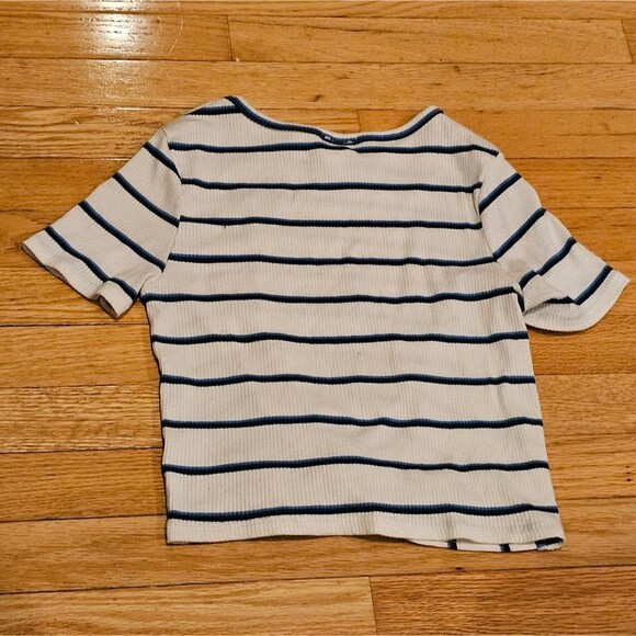 Gaze Stripe Cropped Top with front knot. Size S. Excellent Condition! - Picture 2 of 4